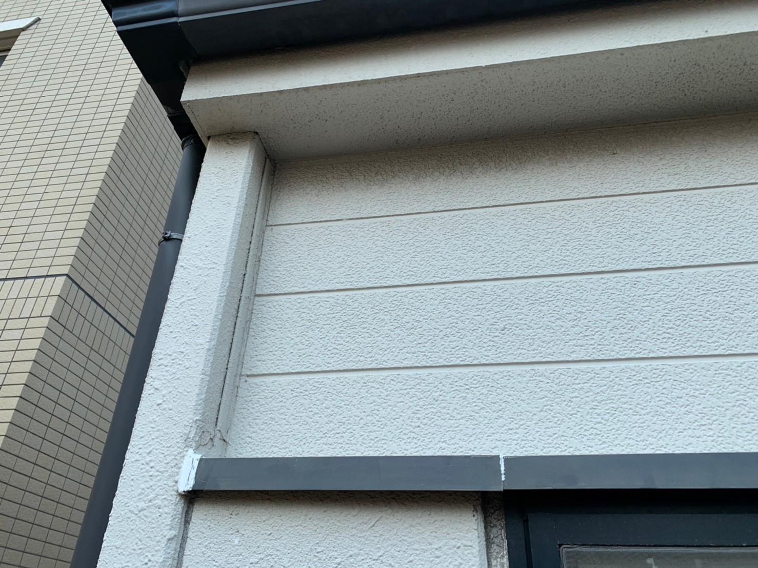 壁見切りの隙間